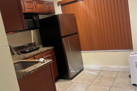 Снять в аренду виллу или дом в Майами, Флорида 1 спальня, 212.84м2, № 2002519 - фото 3