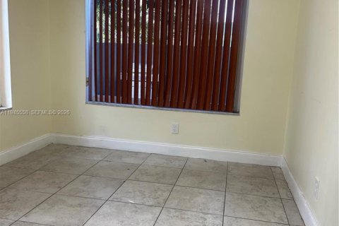 Снять в аренду виллу или дом в Майами, Флорида 1 спальня, 212.84м2, № 2002519 - фото 5