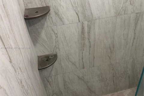 Снять в аренду виллу или дом в Майами, Флорида 1 спальня, 212.84м2, № 2002519 - фото 8