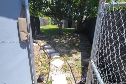 Снять в аренду виллу или дом в Майами, Флорида 1 спальня, 212.84м2, № 2002519 - фото 12