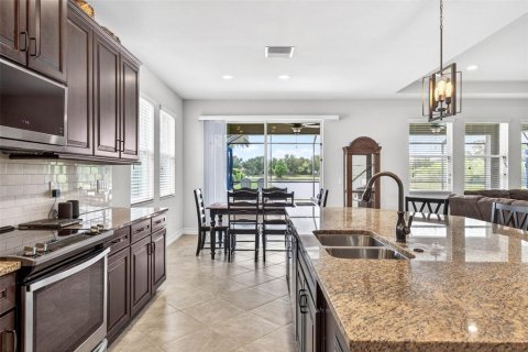 House in Wesley Chapel, Florida 5 bedrooms, 294.78 sq.m. № 2104476 - photo 22