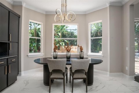 House in Orlando, Florida 5 bedrooms, 496.38 sq.m. № 1829820 - photo 18