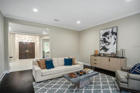House in Orlando, Florida 5 bedrooms, 496.38 sq.m. № 1829820 - photo 9
