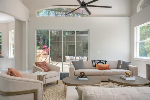 House in Orlando, Florida 5 bedrooms, 496.38 sq.m. № 1829820 - photo 24