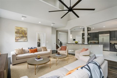 House in Orlando, Florida 5 bedrooms, 496.38 sq.m. № 1829820 - photo 22
