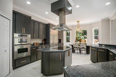 House in Orlando, Florida 5 bedrooms, 496.38 sq.m. № 1829820 - photo 16