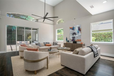 House in Orlando, Florida 5 bedrooms, 496.38 sq.m. № 1829820 - photo 23