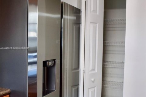 Touwnhouse à vendre à Homestead, Floride: 3 chambres, 153.94 m2 № 2003630 - photo 3