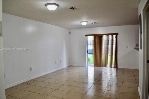 Touwnhouse à vendre à Homestead, Floride: 3 chambres, 153.94 m2 № 2003630 - photo 11