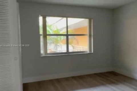 Condo in Hialeah, Florida, 2 bedrooms  № 1973857 - photo 7