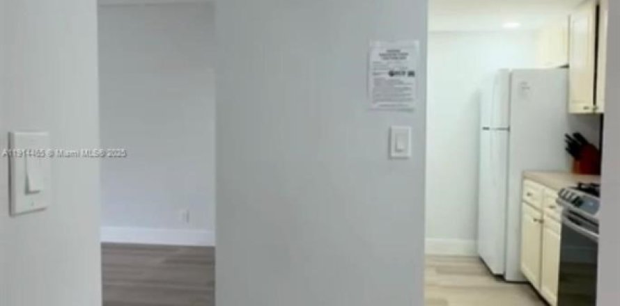 Condo in Hialeah, Florida, 2 bedrooms  № 1973857