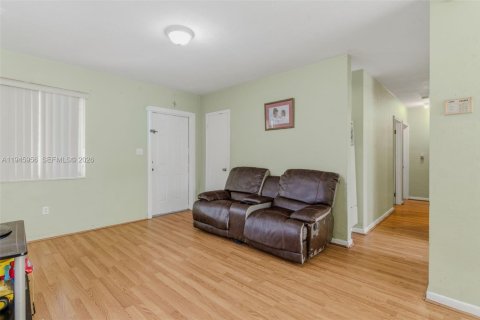 Купить виллу или дом в Хомстед, Флорида 3 спальни, 106.84м2, № 2008927 - фото 15