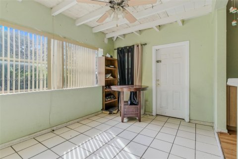 Купить виллу или дом в Хомстед, Флорида 3 спальни, 106.84м2, № 2008927 - фото 16