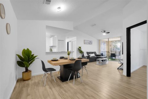Condominio en venta en Orlando, Florida, 4 dormitorios, 122.91 m2 № 1873448 - foto 10