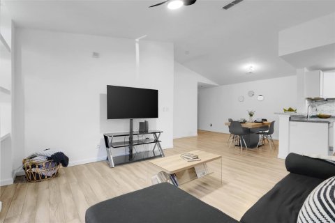 Condominio en venta en Orlando, Florida, 4 dormitorios, 122.91 m2 № 1873448 - foto 9