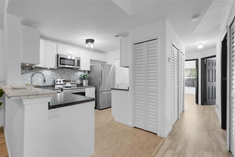 Condominio en venta en Orlando, Florida, 4 dormitorios, 122.91 m2 № 1873448 - foto 5