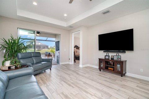 House in Parrish, Florida 4 bedrooms, 198.72 sq.m. № 2217732 - photo 8