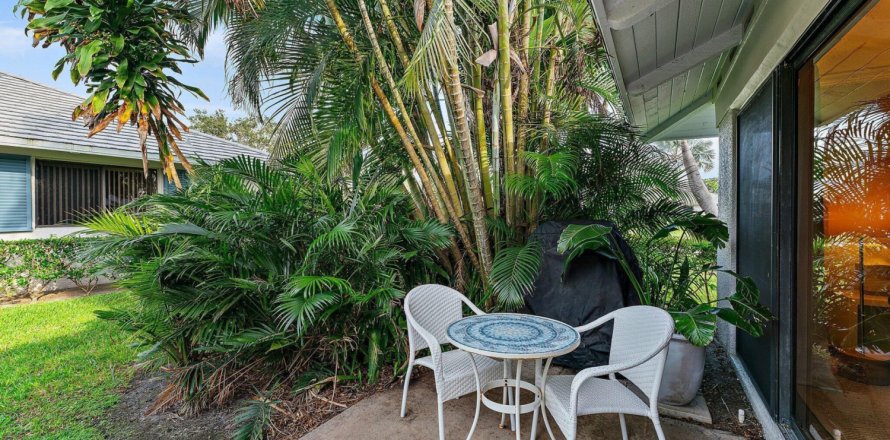 Townhouse in Palm Beach Gardens, Florida 2 bedrooms, 105.44 sq.m. № 936781