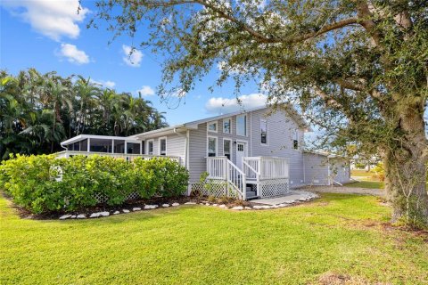 House in Bokeelia, Florida 4 bedrooms, 114.46 sq.m. № 1570168 - photo 1