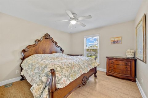 House in Bokeelia, Florida 4 bedrooms, 114.46 sq.m. № 1570168 - photo 17