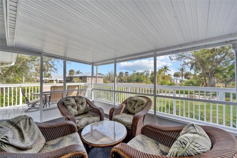 House in Bokeelia, Florida 4 bedrooms, 114.46 sq.m. № 1570168 - photo 29