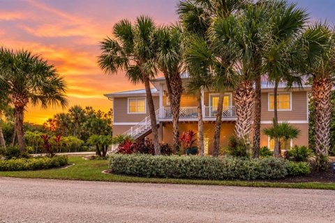 House in Sanibel, Florida 3 bedrooms, 213.3 sq.m. № 2273221