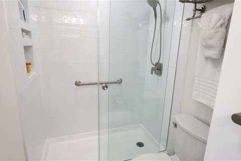 Condo in Tierra Verde, Florida, 2 bedrooms  № 918829 - photo 18