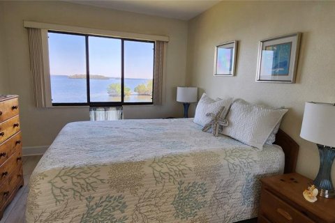 Condo in Tierra Verde, Florida, 2 bedrooms  № 918829 - photo 16