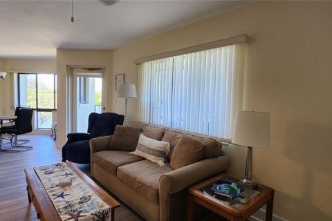 Condo in Tierra Verde, Florida, 2 bedrooms  № 918829 - photo 7