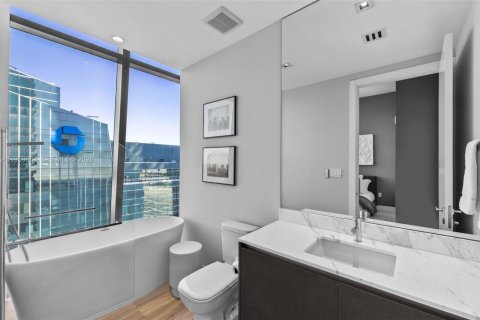 Купить кондоминиум в Майами, Флорида 3 спальни, 181.25м2, № 2023441 - фото 23