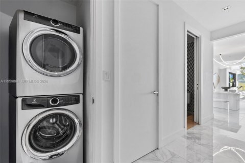 Купить кондоминиум в Майами, Флорида 3 спальни, 181.25м2, № 2023441 - фото 25