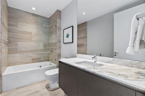 Купить кондоминиум в Майами, Флорида 3 спальни, 181.25м2, № 2023441 - фото 21
