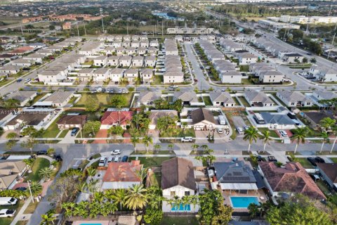 Купить виллу или дом в Хомстед, Флорида 4 спальни, 148.46м2, № 2032894 - фото 8