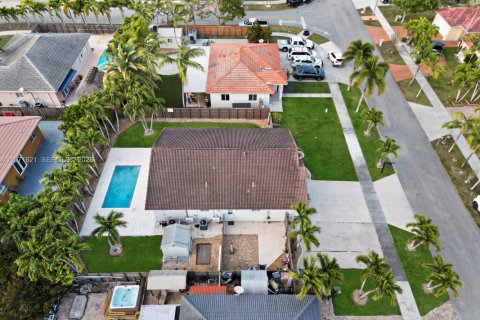 Купить виллу или дом в Хомстед, Флорида 4 спальни, 148.46м2, № 2032894 - фото 7