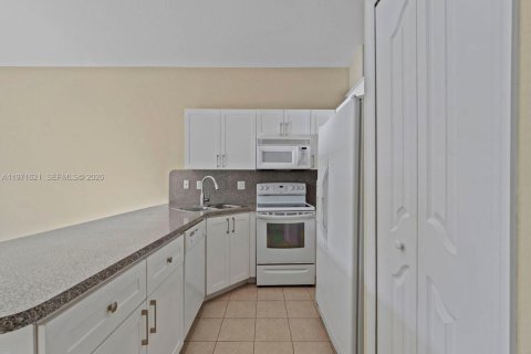 Купить виллу или дом в Хомстед, Флорида 4 спальни, 148.46м2, № 2032894 - фото 21