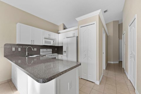 Купить виллу или дом в Хомстед, Флорида 4 спальни, 148.46м2, № 2032894 - фото 20