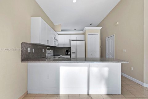 Купить виллу или дом в Хомстед, Флорида 4 спальни, 148.46м2, № 2032894 - фото 17