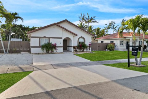 Купить виллу или дом в Хомстед, Флорида 4 спальни, 148.46м2, № 2032894 - фото 3