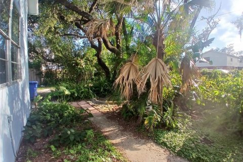 Casa en venta en Tampa, Florida, 4 dormitorios, 137.87 m2 № 1906643 - foto 19