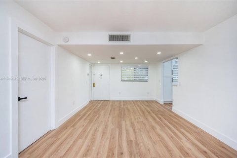 Снять в аренду кондоминиум в Майами, Флорида 2 спальни, 91.51м2, № 2004854 - фото 8