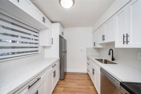 Снять в аренду кондоминиум в Майами, Флорида 2 спальни, 91.51м2, № 2004854 - фото 5