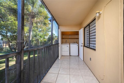 Снять в аренду кондоминиум в Майами, Флорида 2 спальни, 91.51м2, № 2004854 - фото 23