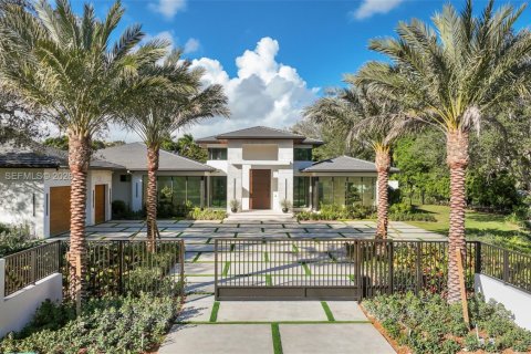 House in Pinecrest, Florida 7 bedrooms, 636.01 sq.m. № 2178404