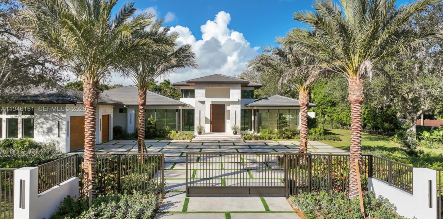 House in Pinecrest, Florida 7 bedrooms, 636.01 sq.m. № 2178404