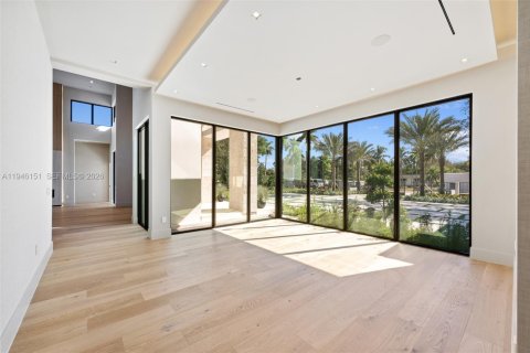 House in Pinecrest, Florida 7 bedrooms, 636.01 sq.m. № 2178404 - photo 17