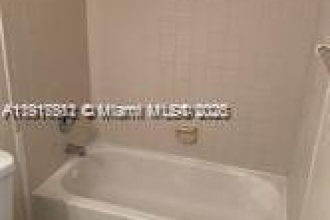 House in Wellington, Florida 2 bedrooms, 95.32 sq.m. № 2059713 - photo 7