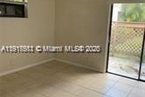 House in Wellington, Florida 2 bedrooms, 95.32 sq.m. № 2059713 - photo 8