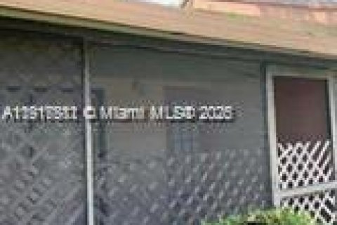 House in Wellington, Florida 2 bedrooms, 95.32 sq.m. № 2059713 - photo 9