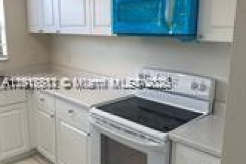 House in Wellington, Florida 2 bedrooms, 95.32 sq.m. № 2059713 - photo 3