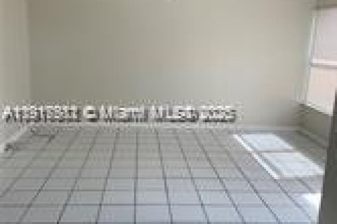 House in Wellington, Florida 2 bedrooms, 95.32 sq.m. № 2059713 - photo 4